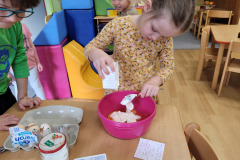 ÚNOR - pečeme koblížky